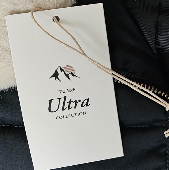 Abercrombie & Fitch Vegan Fur Collar Mini Quilted Ultra Puffer BLACK Outerwear - Picture 8 of 15